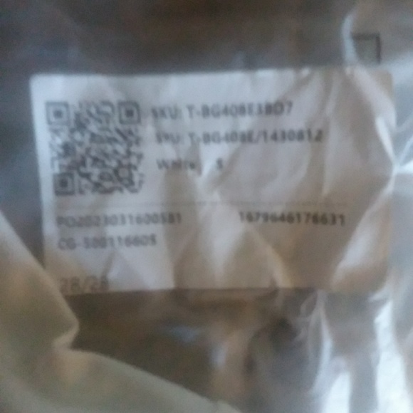 JustFashionNow White top. Size small. Brand new. - Picture 4 of 6